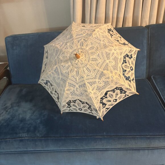 Crocheted Parasol/Umbrella - Picture 1 of 6